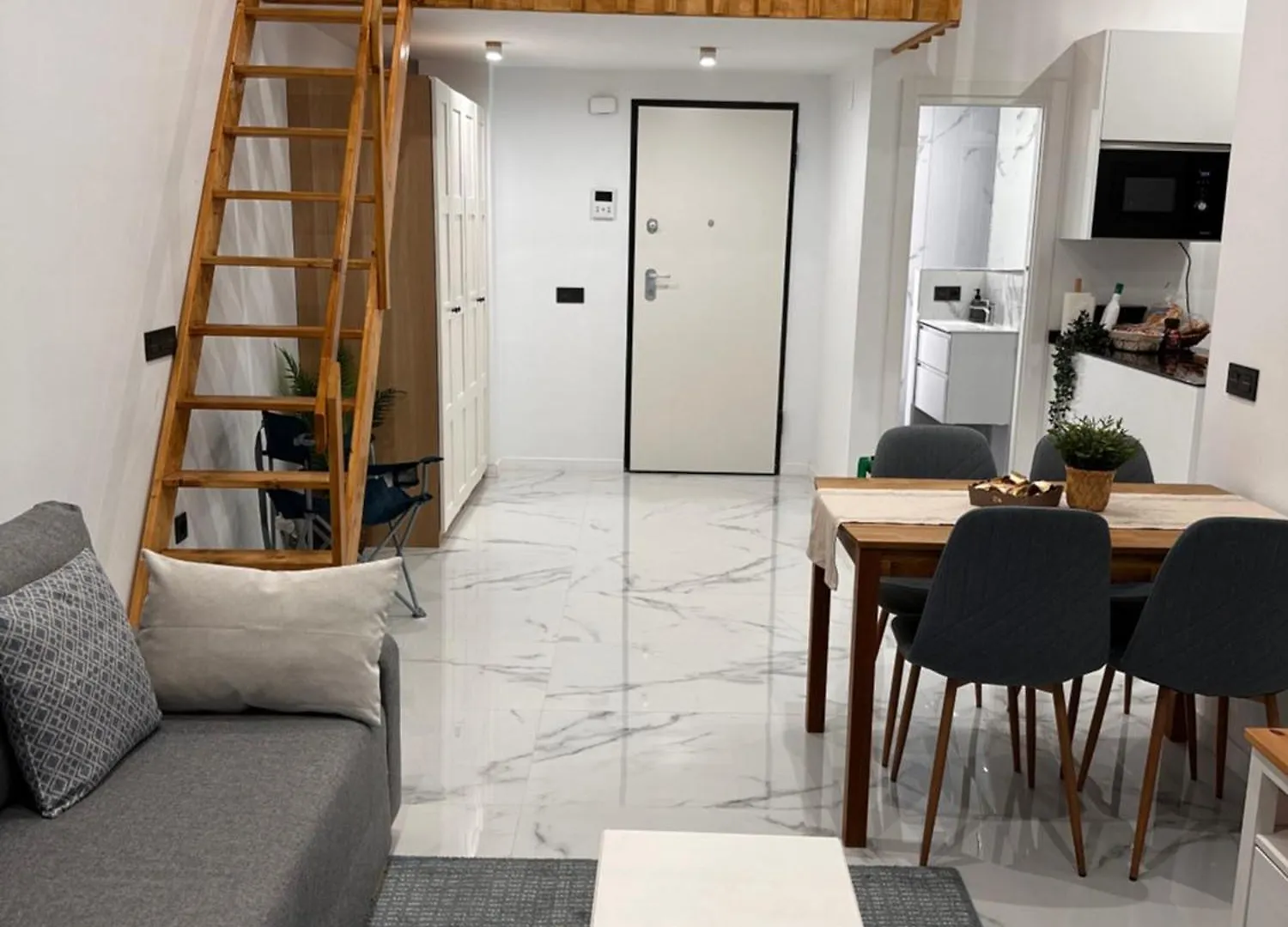 Mark Suite B8 Fuengirola 0*,  Spain